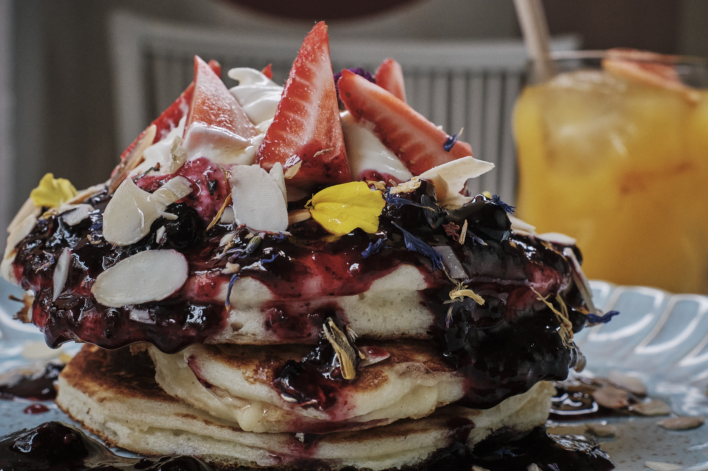 Pancakes artesanals de Mestís – Brunch a Santa Catalina Pancakes artesanals amb fruita i xocolata a Mestís, brunch a Santa Catalina, Palma de Mallorca